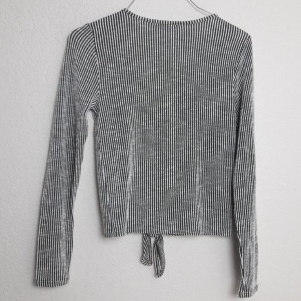 Caution to the wind Striped Top Front Ties XS/S - Picture 3 of 5